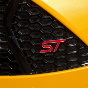 34-vw-gti-ford-focus-st-comparison.jpg