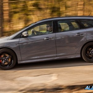 2015-Ford-Focus-ST-diesel-wagon-106-876x535.jpg